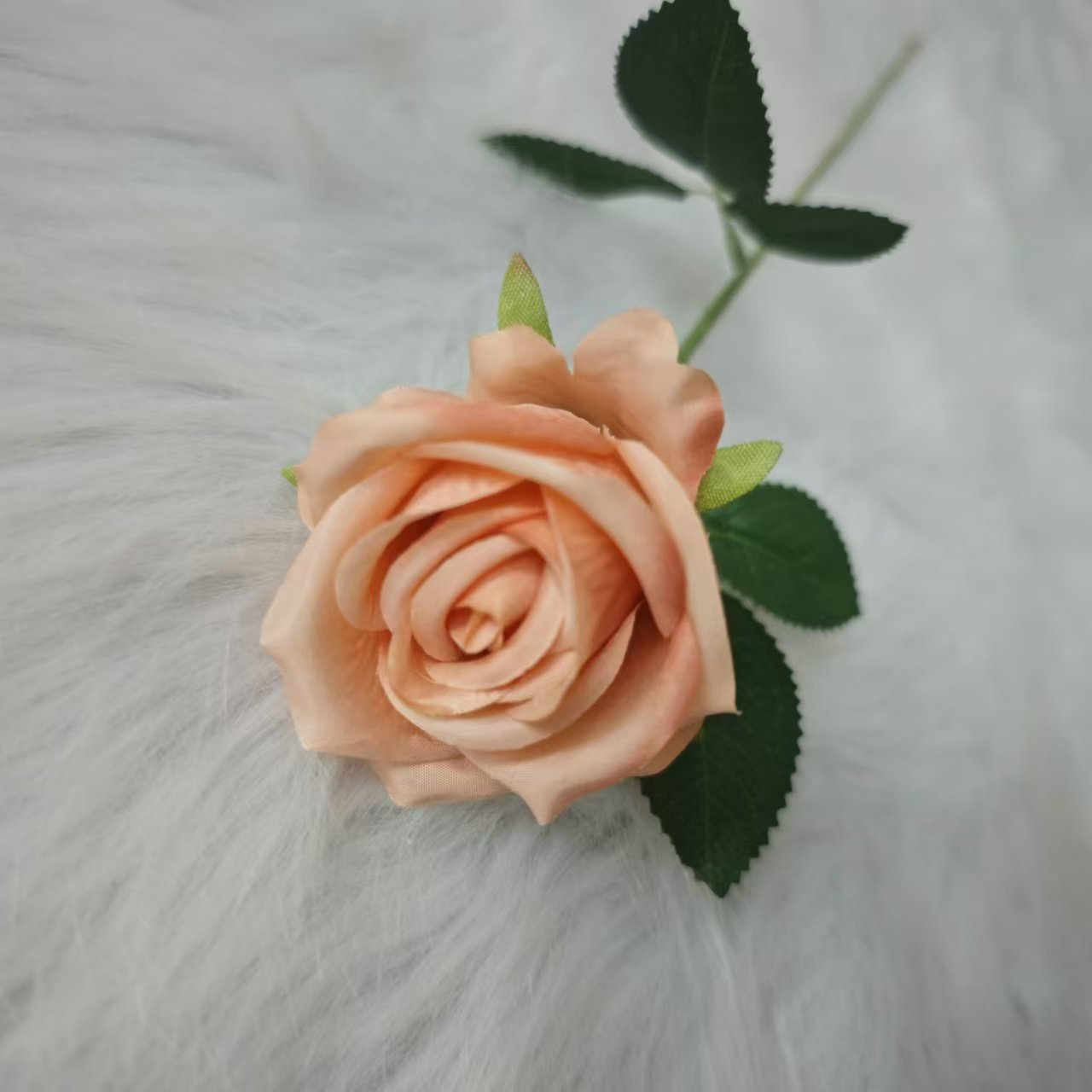 연한 갈색