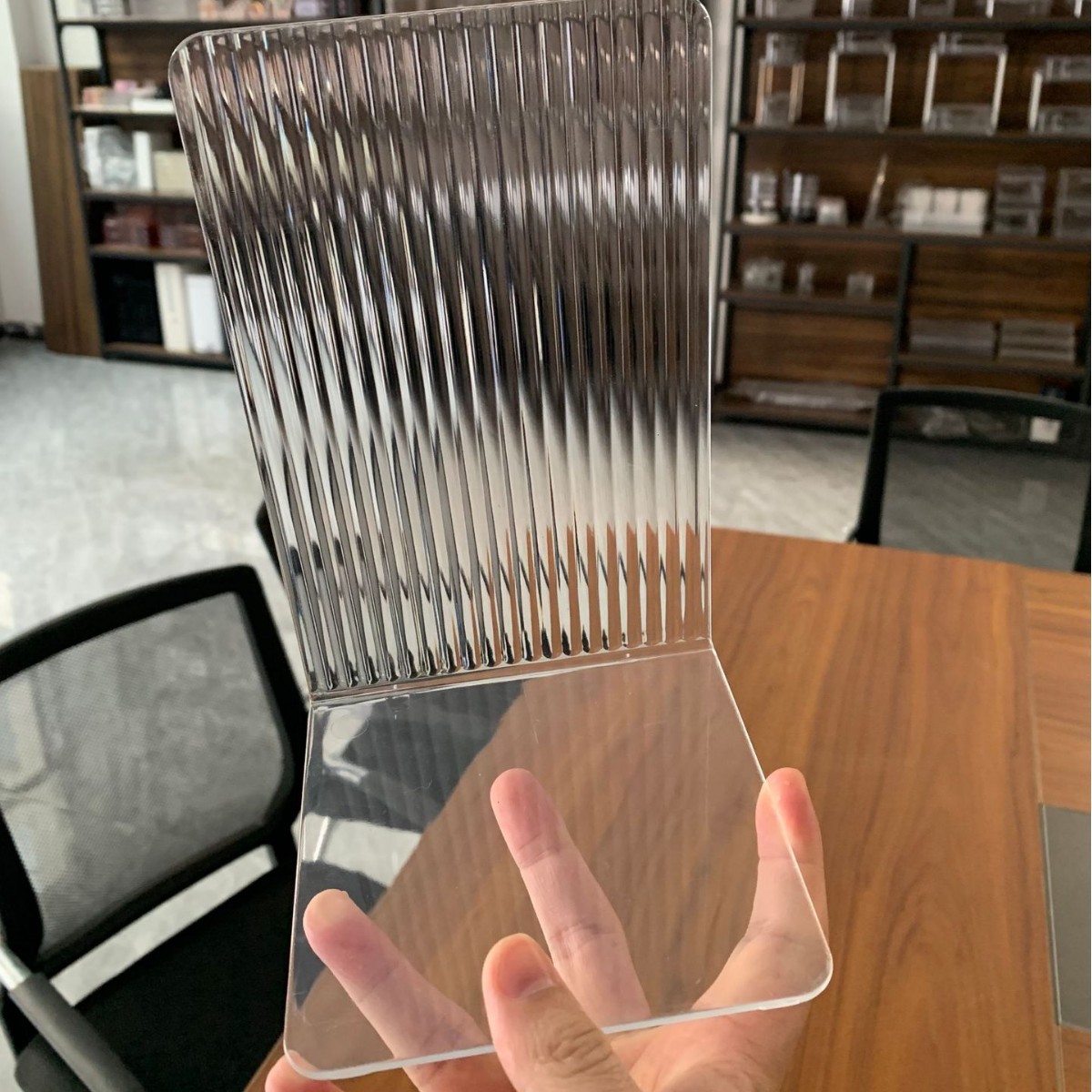 Libro acrílico transparente simple transfronterizo, clip de libro en forma de L, tablero de bloqueo de película, papelería de aprendizaje, almacenamiento de libros, soporte de libros