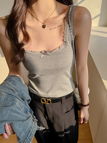 A versatile and pure desire round-neck lace butterfly lace camisole for women, suitable for layering under outerwear as a top during the 2025 spring and summer season.