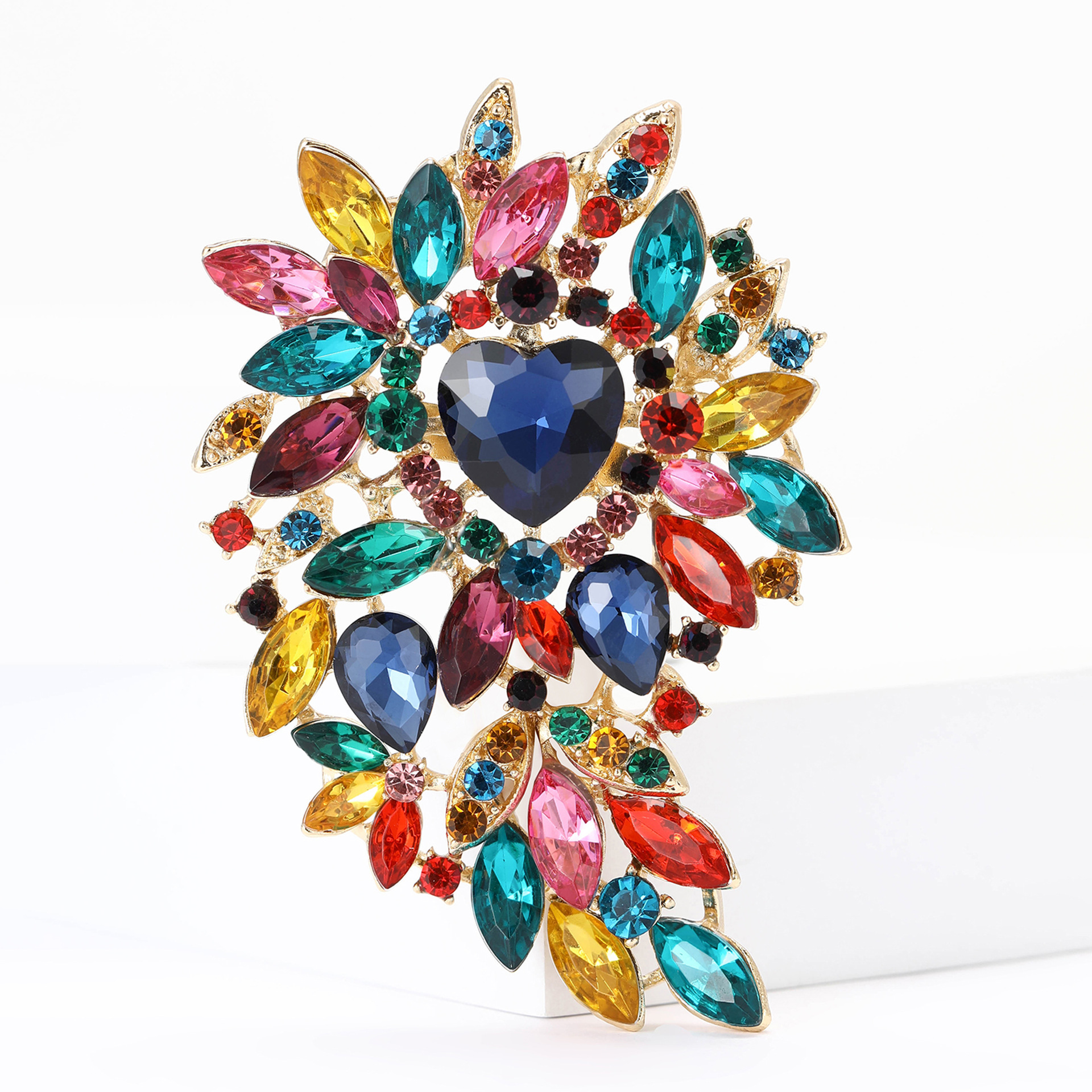 Alfinete vintage para mulher com pérolas cristais e esmalte_voghion.com