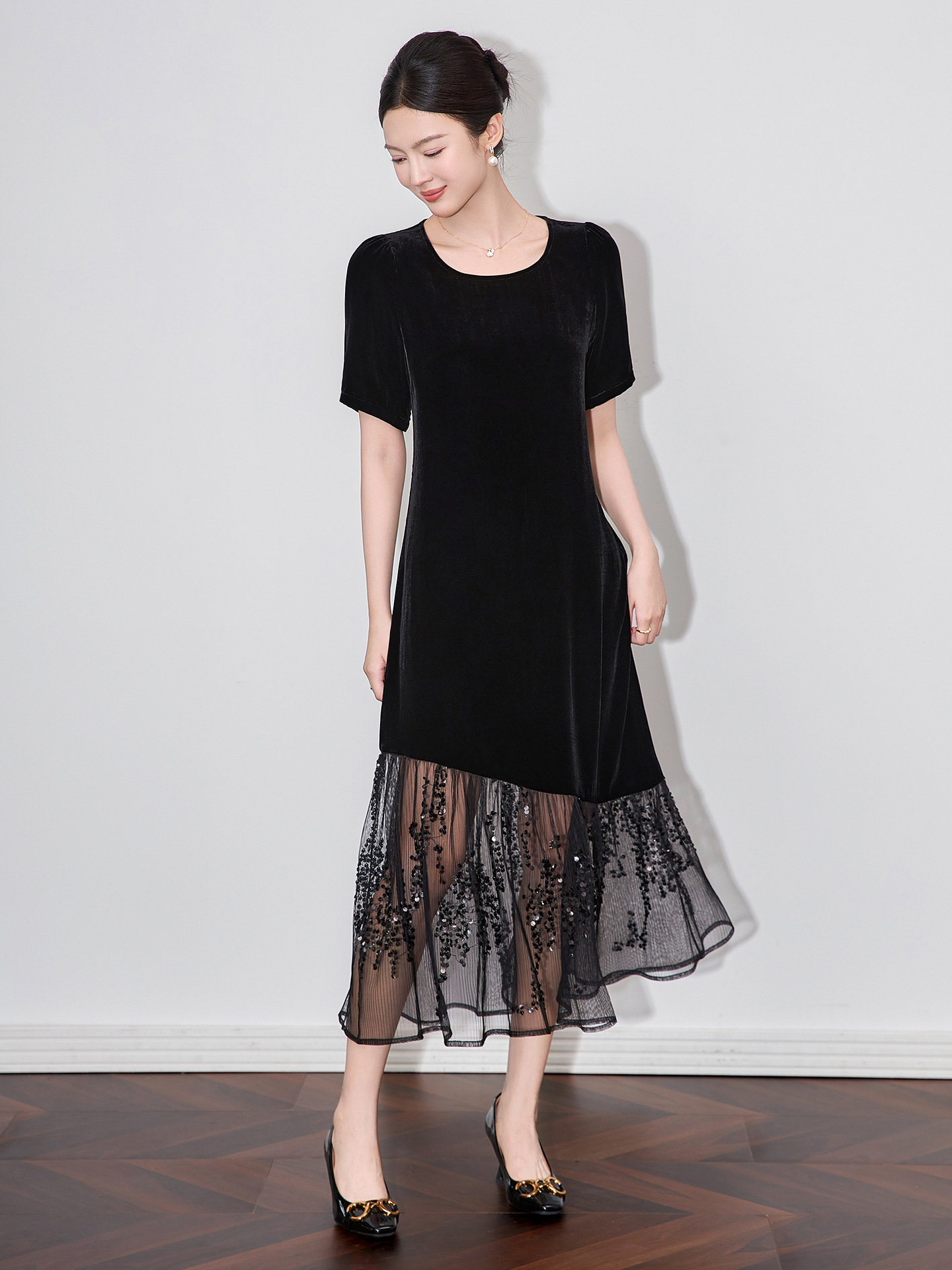 Đầm maxi nữ thắt eo phối lưới đính sequin và nhung — Màu đen