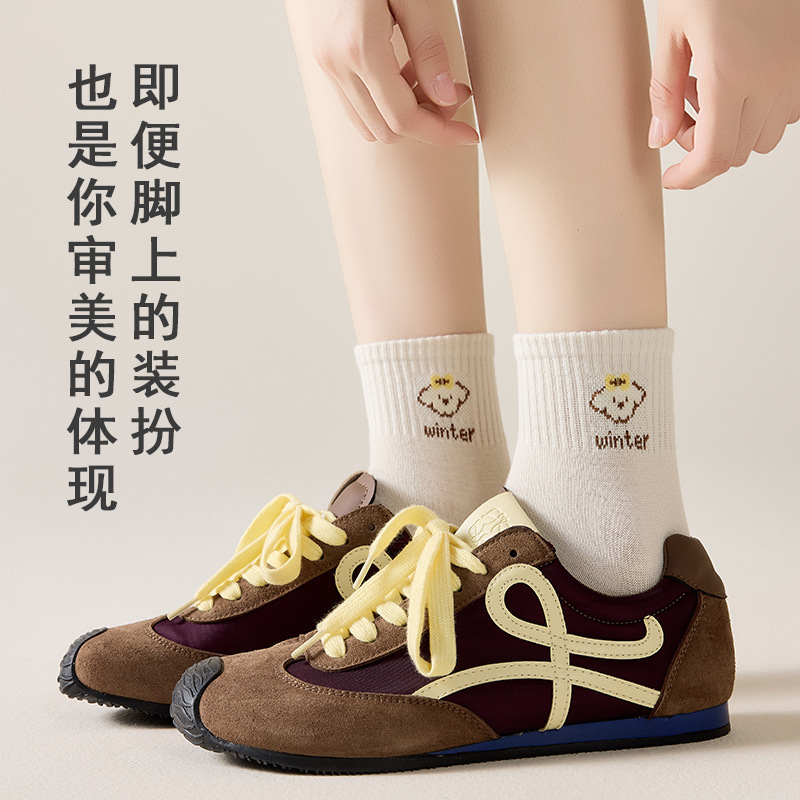 Trendy mid-calf socks for girls, featuring a youthful and cartoonish design, suitable for spring and autumn, in solid colors, and versatile for various outfits. Wholesale socks from Zhuji Socks Industry, for cross-border sales Trendy mid-calf socks for girls, featuring a youthful and cartoonish design, suitable for spring and autumn, in solid colors, and versatile for various outfits. Wholesale socks from Zhuji Socks Industry, for cross-border sales