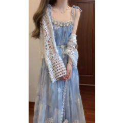 ボヘミアンポップフレンチリゾートスタイルの夏の美しい花柄サスペンダードレスと女性用中空セーター