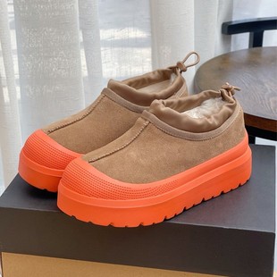 ����ɣ���¿��һ��ͬ��ţƤ����ë�͎�ѩ��ѥ��H�ǹ�ɫ��Ь