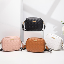 菱格绣花相机包2023新潮款时尚简约亮片装饰pu皮革字母肩带斜挎包