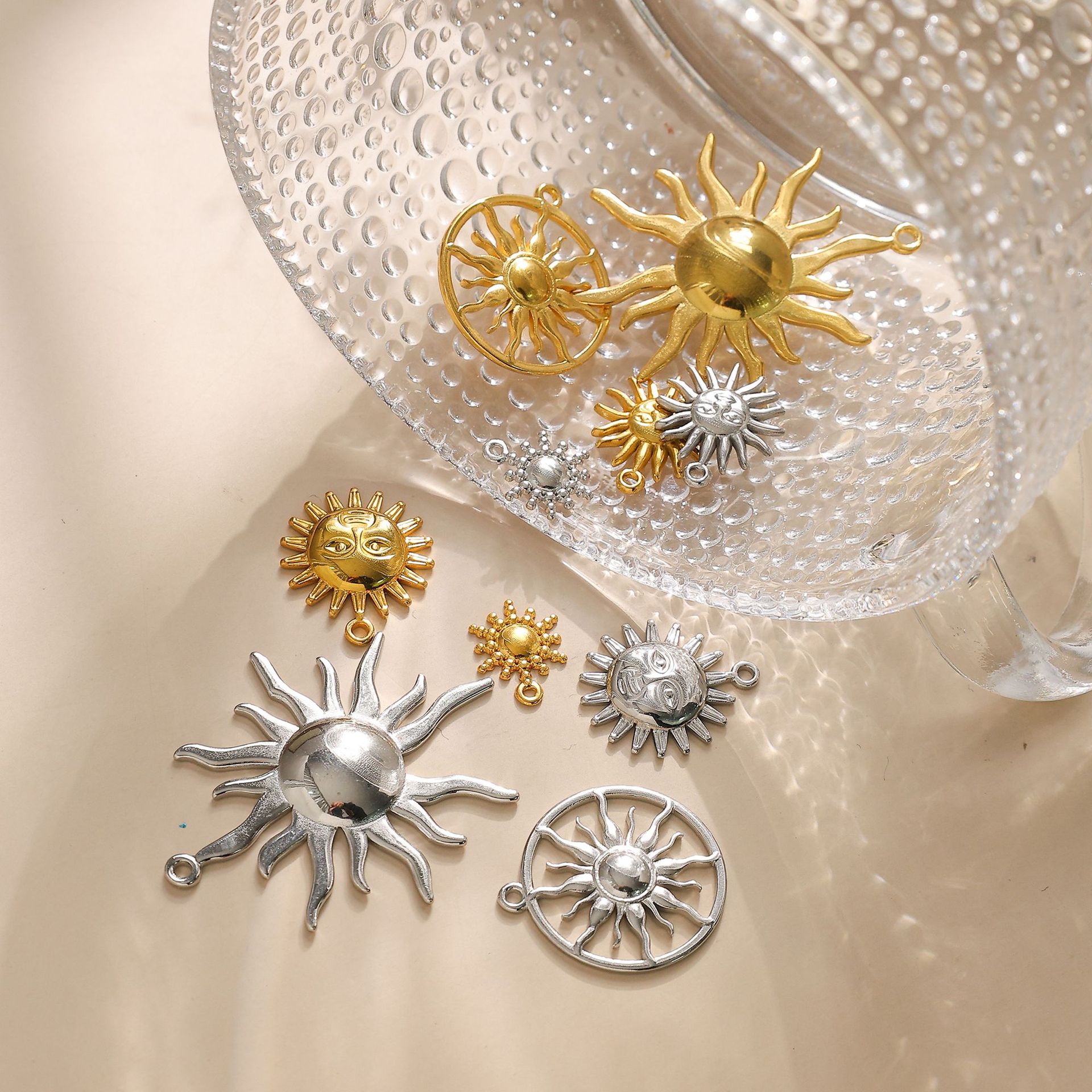 Sun Pattern All Seasons Season 1 Piece 10 * 15mm 304 Stainless Steel Sun Pendant