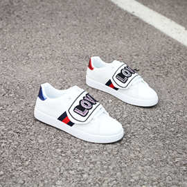 潮牌魔术贴鲨鱼图案潮鞋情侣同款运动百搭休闲鞋水钻字母大口红鞋