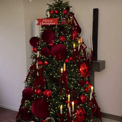 赤いベルベットのクリスマスツリーの蝶ネクタイの祝日の装飾ペンダントのポイント店舗のネットの赤い陳列の造景の配置