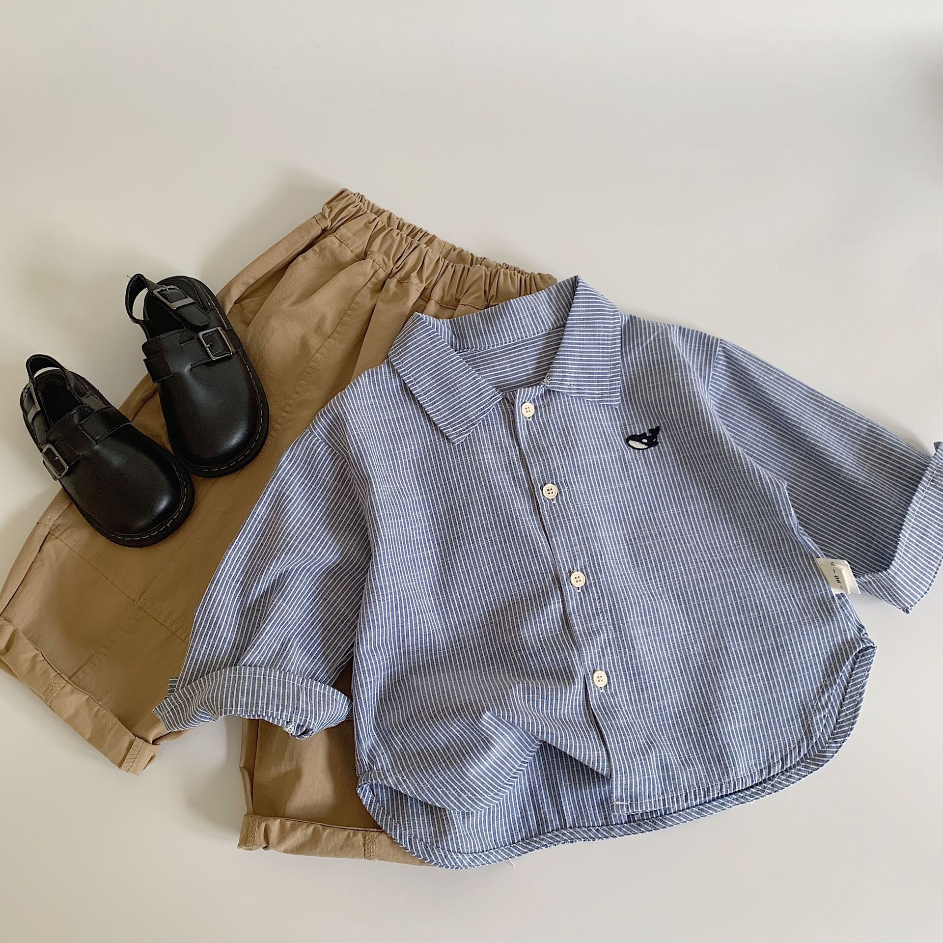 Camisas infantiles de Mai Bao 2025, chaqueta de bebé coreana de otoño, camisa casual simple, camisa de otoño para niños y niñas.