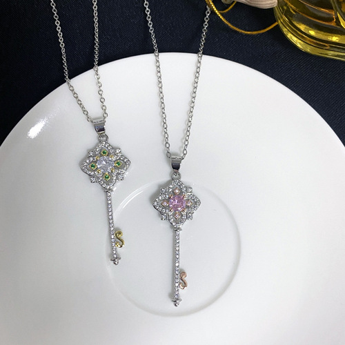 Versa original cherry blossom pink key pendant for women, 18K plated, light luxury, elegant, full of diamonds, versatile women's sweater pendant