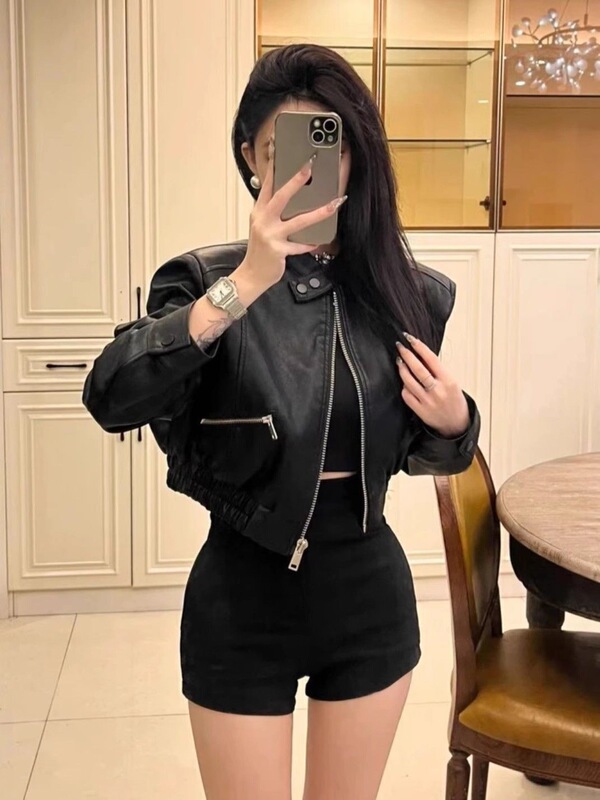 American-style minimalist leather jacket for women, short, 2026 spring/autumn new collection, loose fit, versatile, retro biker leather jacket, stylish American-style minimalist leather jacket for women, short, 2026 spring/autumn new collection, loose fit, versatile, retro biker leather jacket, stylish