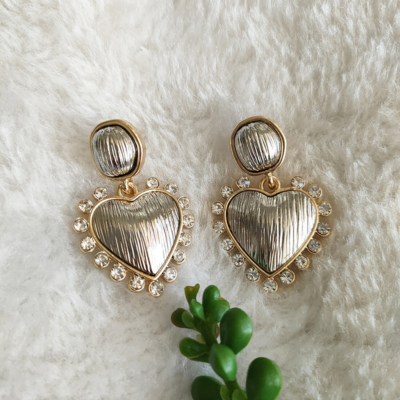 1 Pair Retro Commute Heart Shape Inlay Alloy Artificial Gemstones Drop Earrings display picture 2