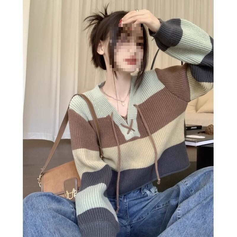 New Striped Contrast Color Tie-Neck Long-Sleeved Sweater for Women in Autumn, Age-Reducing Sweater, Slimming, Loose and Short