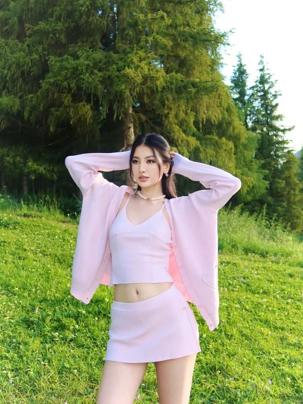 25早秋新款时尚小众设计针织套装女花边爱心镂空外套吊带裙裤|undefined