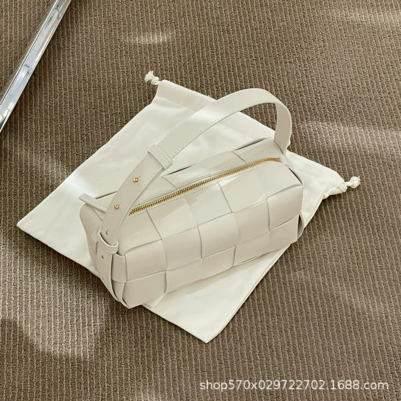 Woven handheld one-shoulder bag, 2023, high-end
