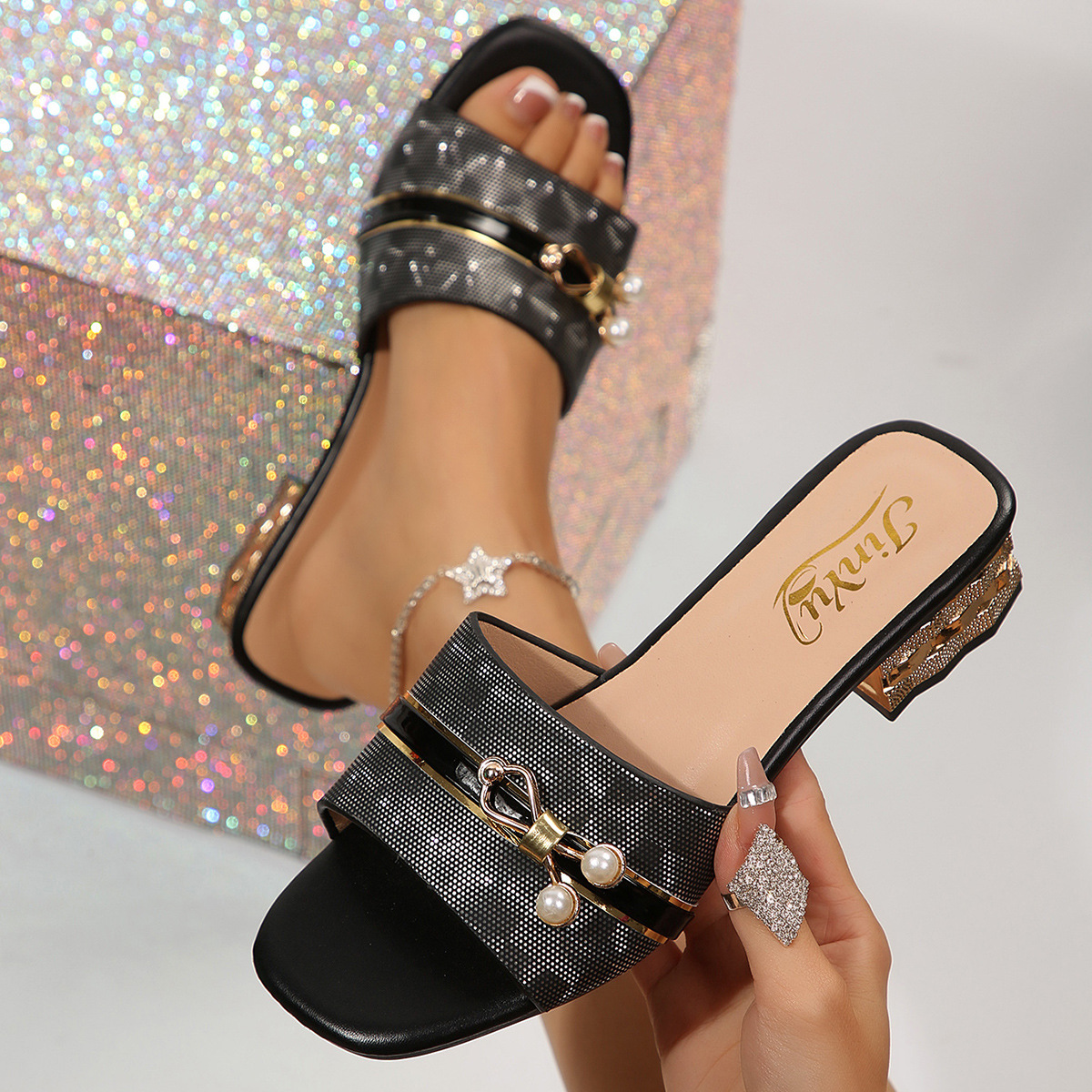 Sandalias de comercio exterior transfronterizas zapatillas de tacón alto para mujeres un pedazo de temperamento de metal decoración de hebilla cuadrada sandalias