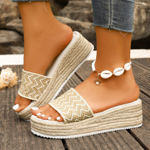 欧美跨境大码2025新款坡跟厚底高跟一字露趾休闲沙滩凉拖鞋女