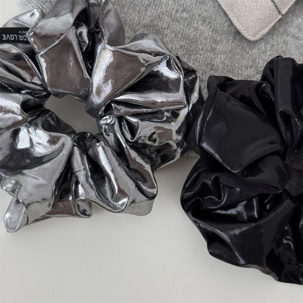 Glänsande tygscrunchie elegant håraccessoar för kvinnor mode_voghion.com