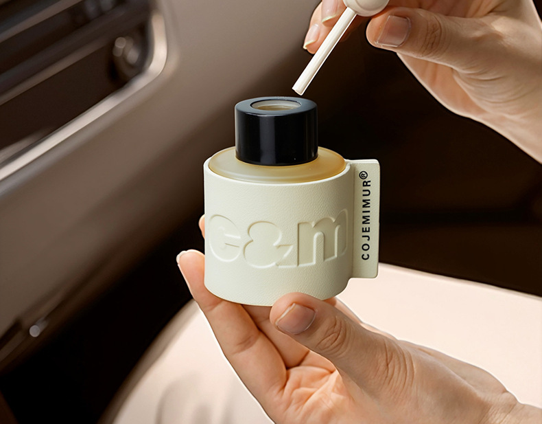 Car-Mounted Aromatherapy Essential Oil, Car Perfume, Fragrance Ornament, Long-Lasting Light Fragrance, High-End Aroma Decoration, Deodorizing Freshener