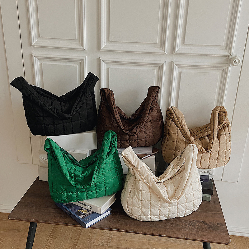 Autumn and Winter New Bag Cloud Pleated Large Bag Women's Casual Stylish Lightweight Large Capacity Dumpling Bag Crossbody Bag Work Clothing
