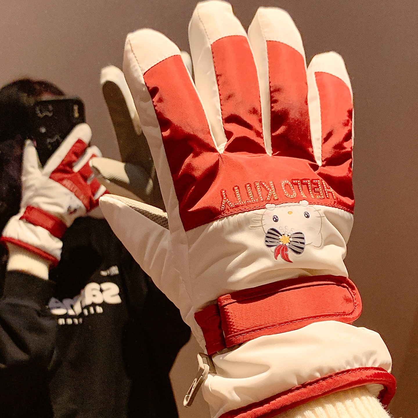 Sanrio auténtico guantes de esquí de montar Hellokitty para mujeres de invierno con pantalla táctil caliente y lindo a prueba de viento para montar en bicicleta
