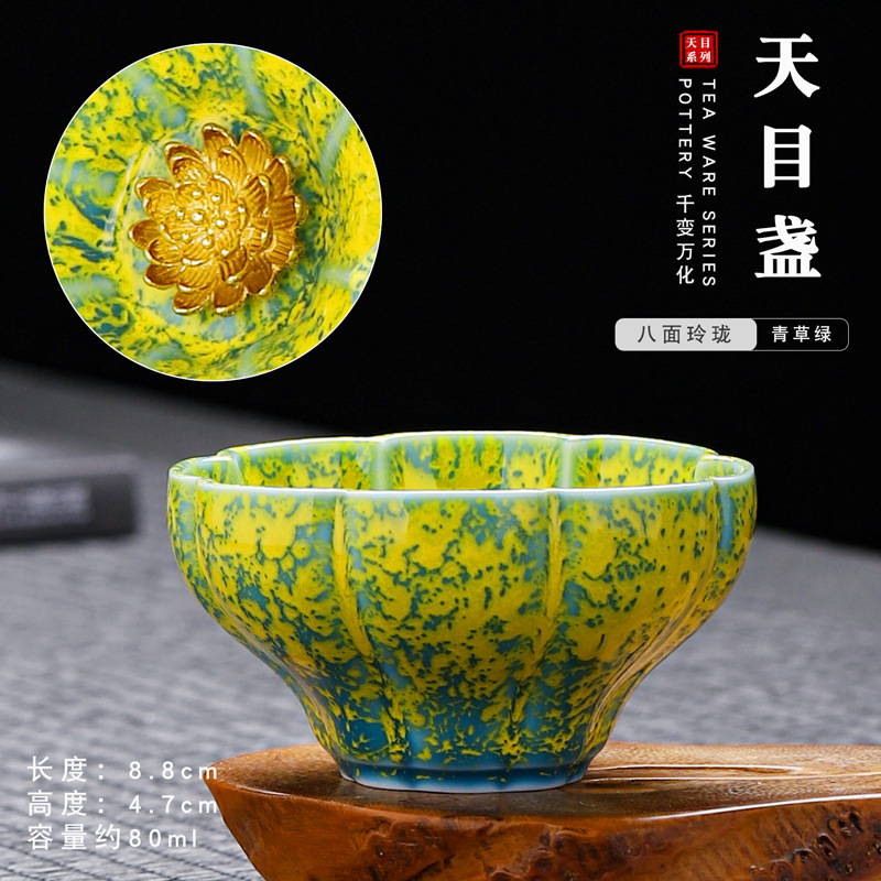 8 면 절묘한 녹색 잔디 (황금 연꽃)