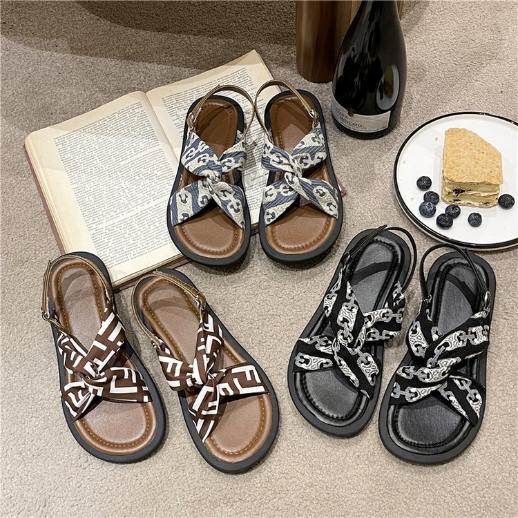 Sommer Neue Brief Tuch Modische und Bequeme Weiche Sohle Duftenden Wind Flache Schnalle Sandalen_voghion.com