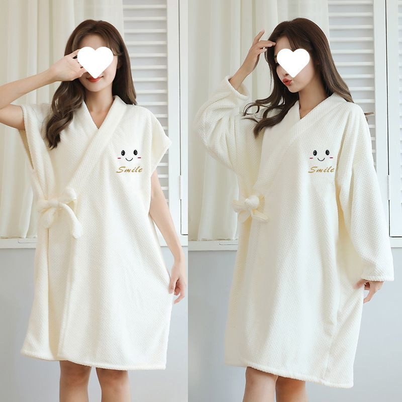 긴팔 목욕 타월 웨어러블 목욕 가운 여성의 흡수성 빠른 건조 두꺼운 긴 가을과 겨울 스트랩 산호 양털 목욕 원피스