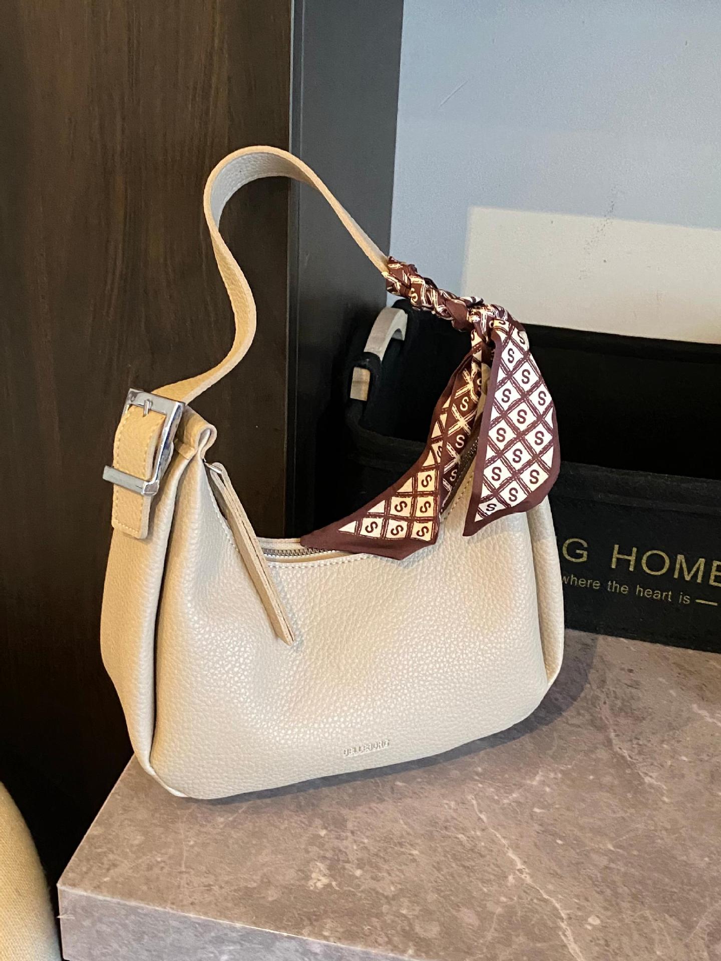 Bolso de axila coreano transfronterizo para mujer 2025 nuevo bolso de viaje simple casual de todo fósforo bolso de hombro de todo fósforo de alta gama