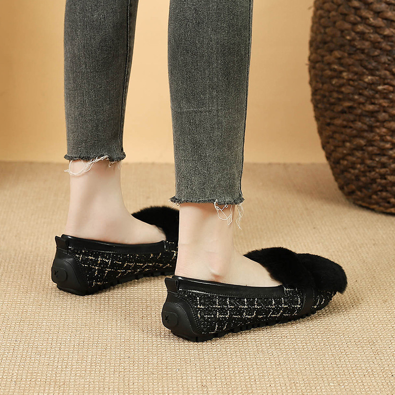 Zapatos de felpa de mujer ropa de invierno plana 2023 nuevos zapatos de guisantes con hebilla de diamantes de imitación zapatos de mujer de fondo suave con forro polar más el tamaño 41-43 image 6