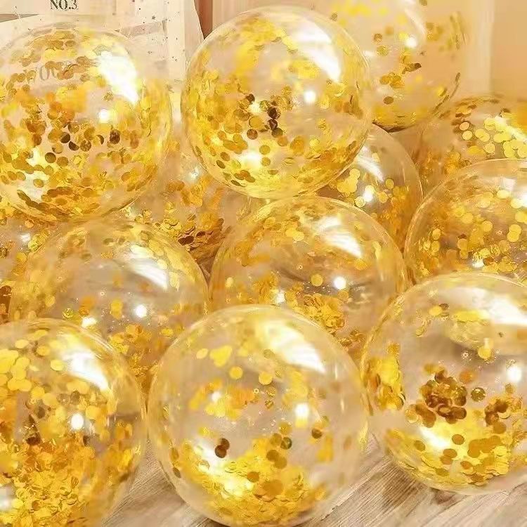 誕生日に風船を配置して結婚します。現場に風船を配置します。|undefined