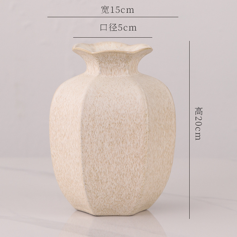 陶磁器の花瓶の水培花は寂しい風があります。