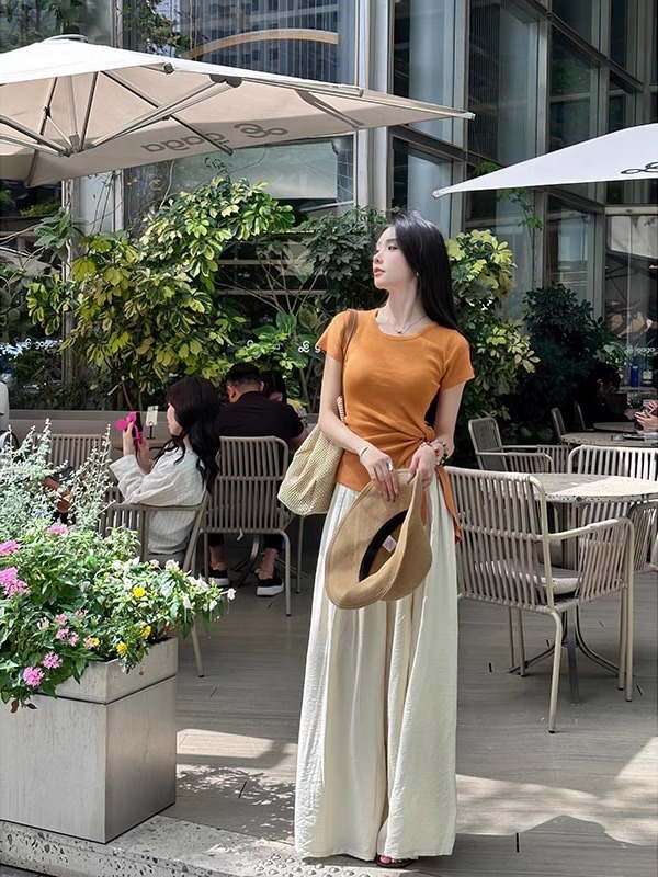 Áo thun nữ tay ngắn dệt kim ôm dáng phối dây buộc — Màu đen chi tiết 3