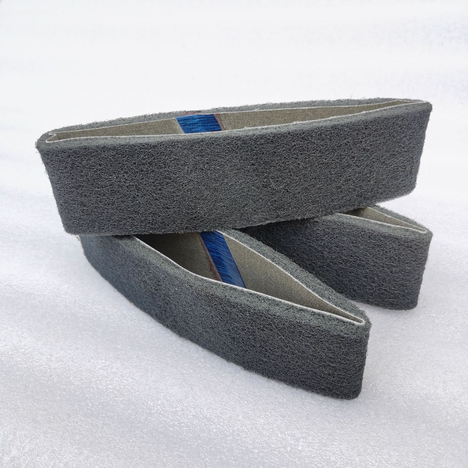 百洁布砂带黑色不织布尼龙拉丝砂带不锈钢打磨抛光纤维拉丝抛光带