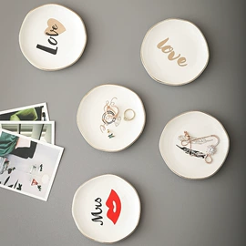 陶瓷工艺品;碟;装饰托盘