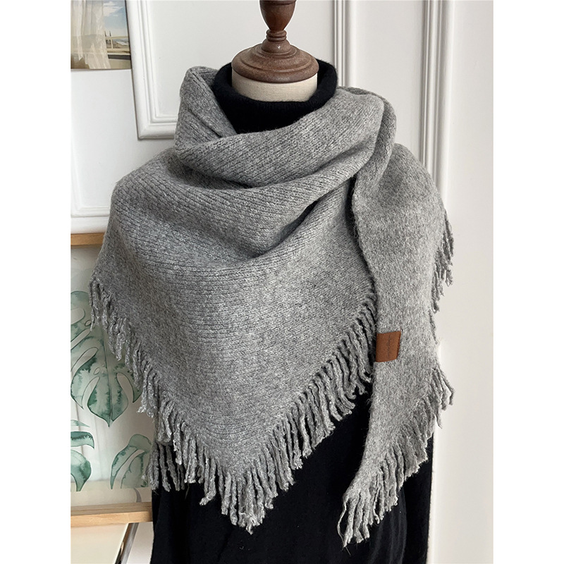 Xale triangular com franjas estilo coreano mulher outono_voghion.com