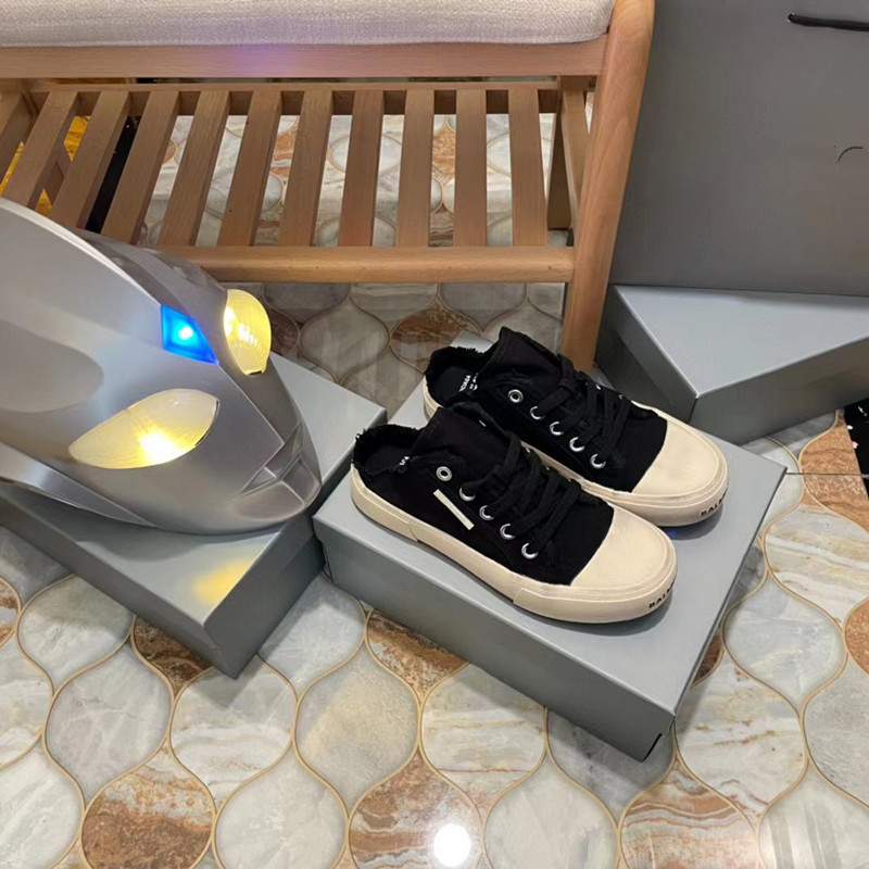 黑色 半托