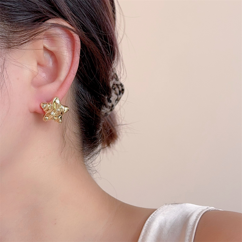 7g Weight Alloy Ear Needle Material Ear Studs Classification 1 Pair Quantity Date, Tea Party Occasion Alloy Material Star, Heart Shape Pattern All Seasons Season Women's Gender Plating Design Retro, Classic Style Style 1 Pair Retro Classic Style Star Heart Shape Plating Alloy Ear Studs 10