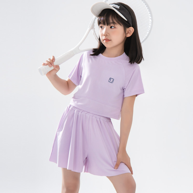 女の子の速乾性スポーツスーツ、夏の女の子のバドミントントレーニングスーツ、子供用半袖パンツとスカート、中型および大型の子供用アウトドア服