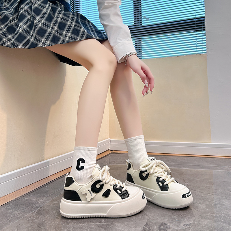 Petites chaussures blanches femme 2024 printemps nouvelle étudiante édition coréenne Instagram tendance polyvalente semelle épaisse chaussures de planche printemps et automne chaussures décontractées_voghion.com