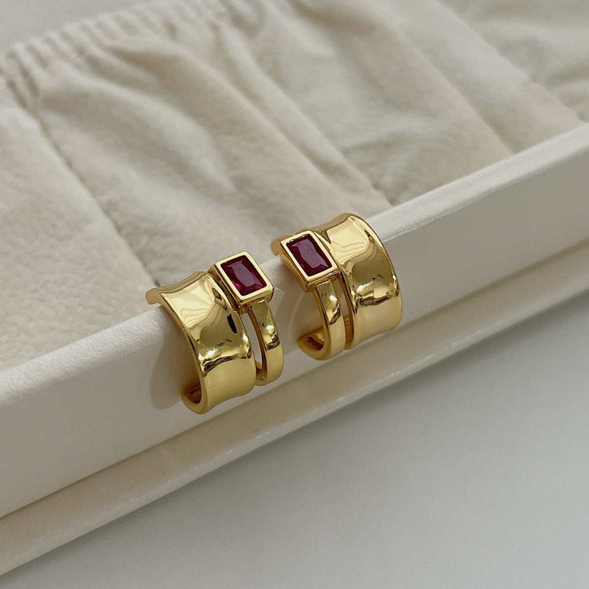 按周末925純銀韓國ins人氣法式復古925銀金色粉紅色鑽立方體耳釘