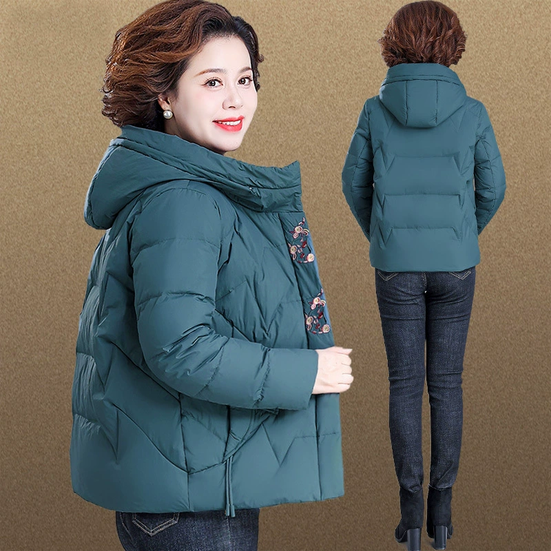 Зимняя куртка мамы Иностранный короткий пуховик модный средний и пожилой женский топ с шапкой