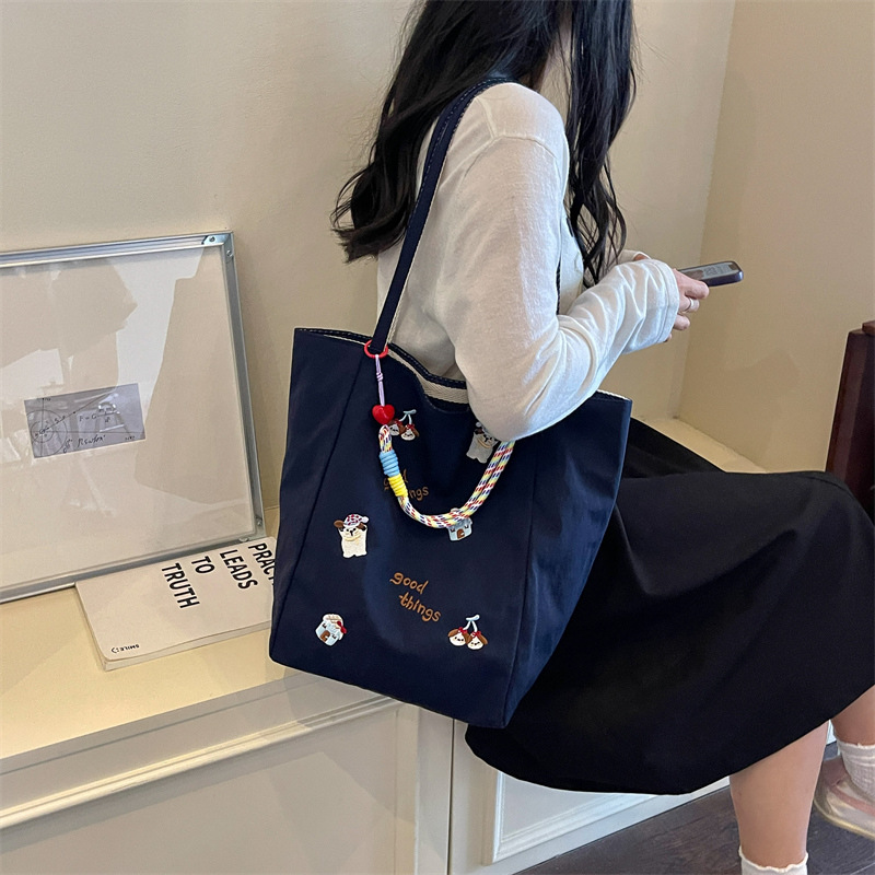 2026跨境新款刺绣单肩包女简约大容量手提帆布包百搭双面背托特包