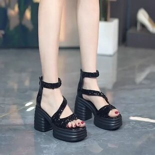 �W���������¿��Ը���Ƭ��ЬС���ٴ��@�ݷ�ˮ̨����_�R�߸�ЬŮ