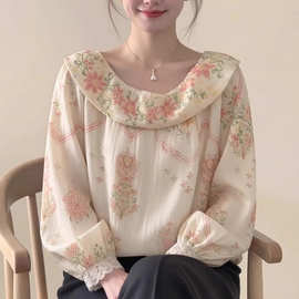 2026超火减龄米白色蕾丝花边国风印花上衣女春设计感独特漂亮小衫