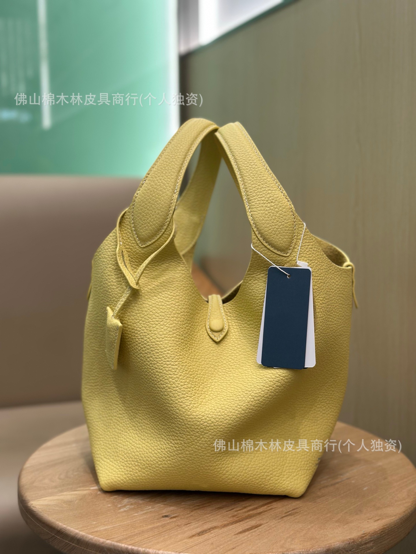 Bright yellow medium size 39.5*28.5*18cm