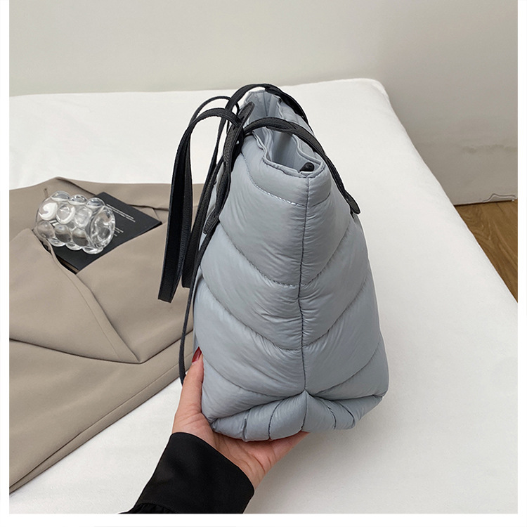 Große Kapazität Cross-Border Baumwoll-Steppjacken-Tasche modische vielseitige leichte Tragetasche Weltraum-Baumwoll-Freizeit-Pendelrucksack Umhängetasche Handtasche