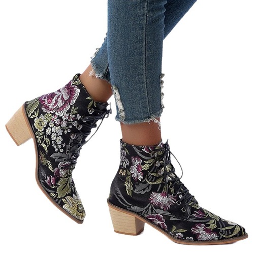 Plus-size high-heeled ankle boots for women—autumn/winter, European/American style, with ethnic-inspired embroidery, perfect for a modern, edgy look.