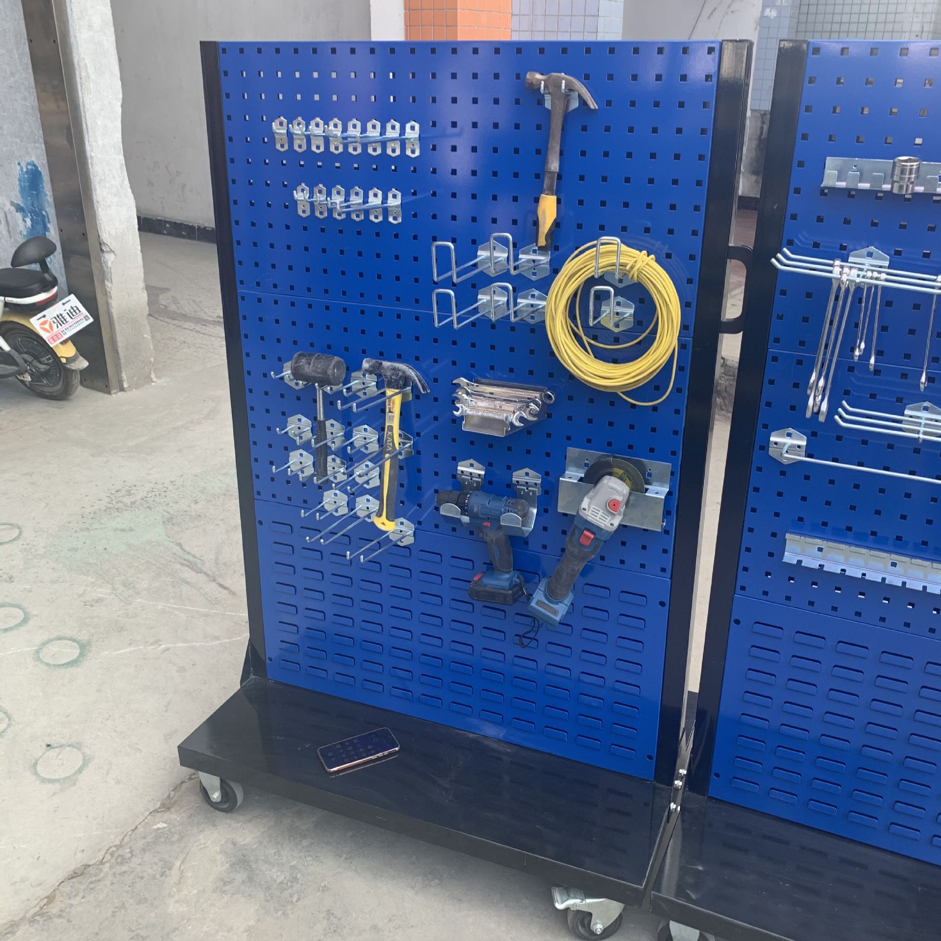 厂家批发方孔物料车 百叶挂钩挂盒移动双面物料架 单面工具存放架