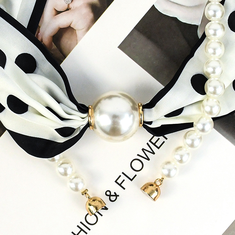 Nueva versión coreana de nicho de alto nivel de perlas hebilla de succión collar de perlas bufandas de seda versátil bufandas de seda